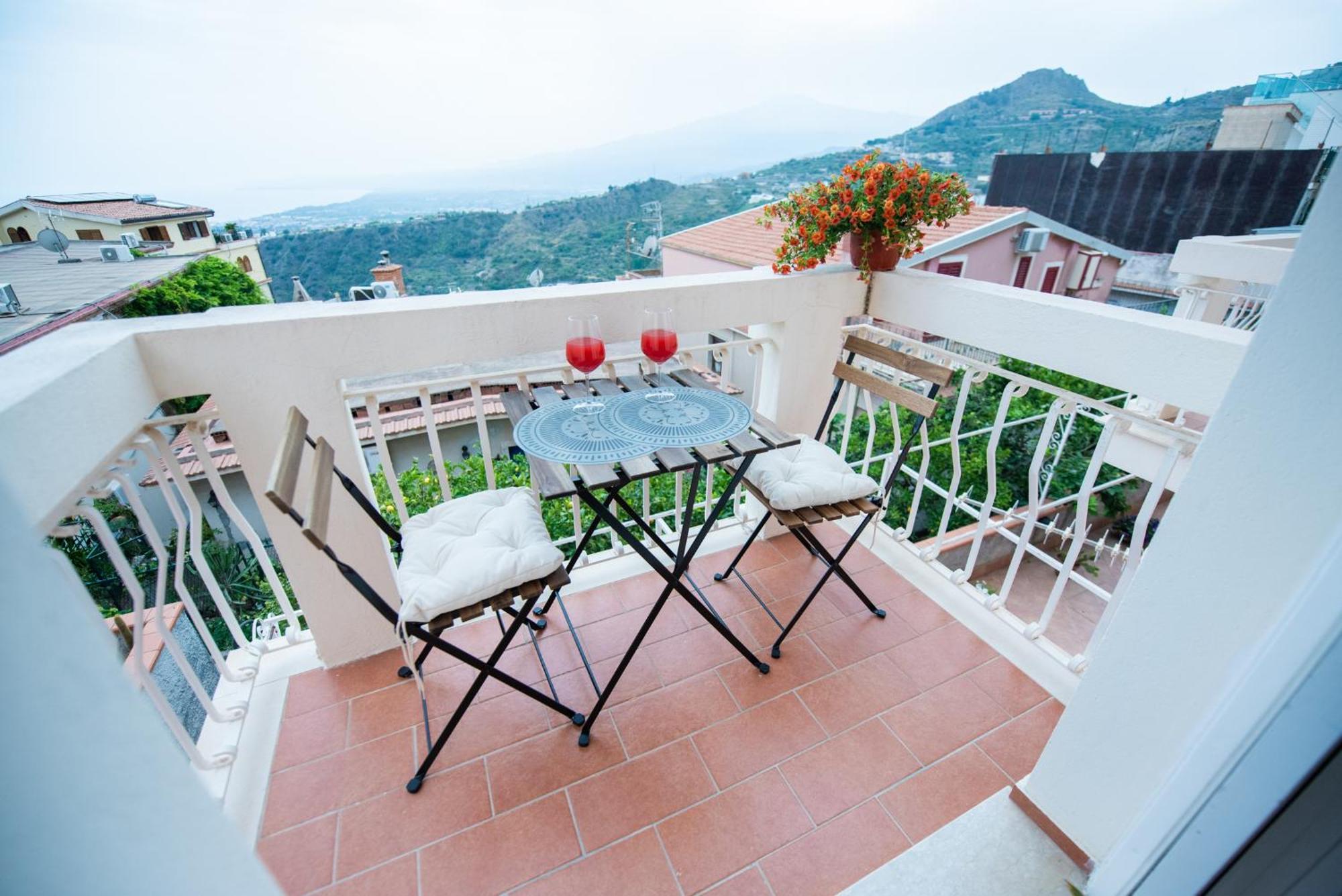 Villa Clara Suites Таорміна Екстер'єр фото